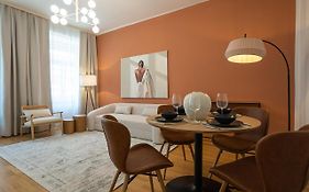 Bright 3-Room Apartment With A King-Size Bed